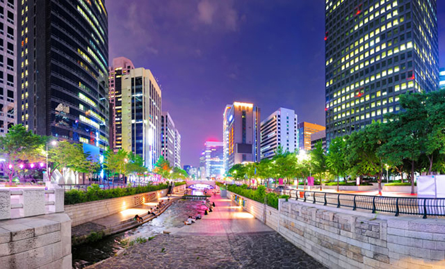 vẻ đẹp lãng mạn của suối Cheonggyecheon